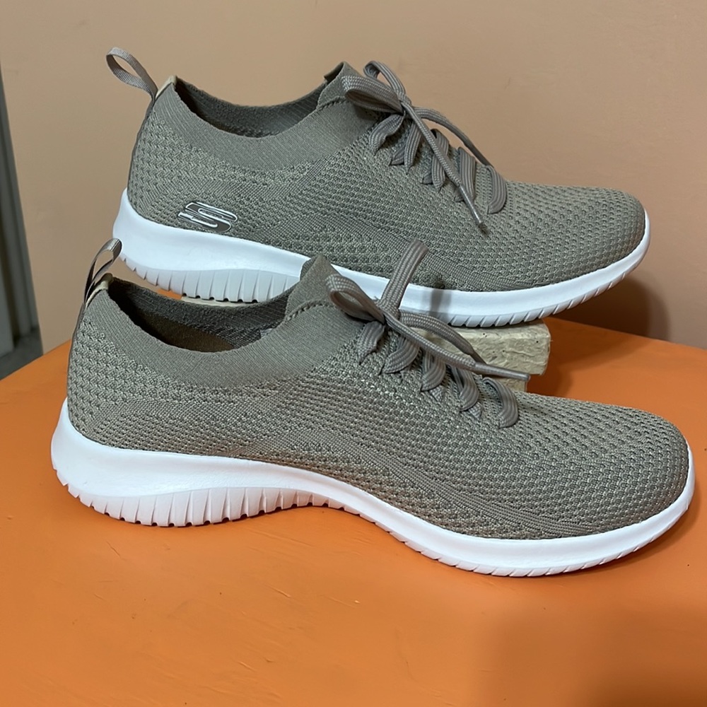 Skechers Ultra Flex 2.0 Brand New! Sz 9 NWOT